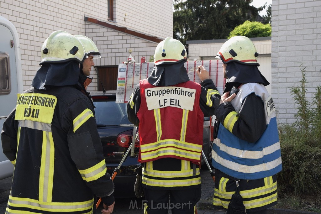 Dachstuhlbrand Koeln Poll Geislarerstr P388.JPG - Miklos Laubert